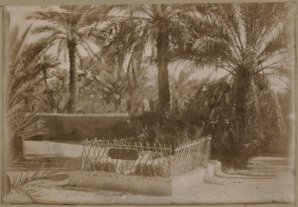 Tombes des indigènes et des tirailleurs sahariens tués à l'assaut (Photo rare)