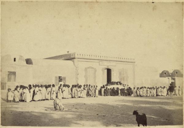 1891. Touggourt. École communale (sortie des élèves) (Photo rare)