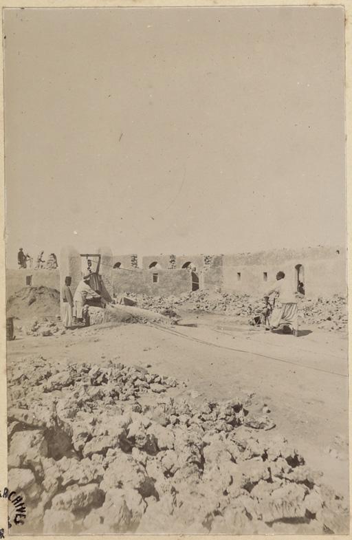 [Construction du Fort Lallemand par la colonne du capitaine Pujat] (Photo rare)