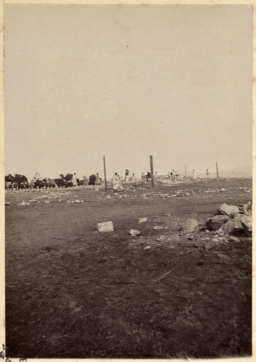 [Construction du Fort Lallemand à Hassi bel Héirane  par la colonne du capitaine Pujat : commencement des travaux] (Photo rare)