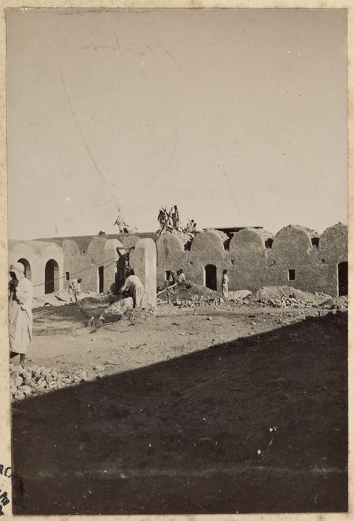 [Construction du Fort Lallemand par la colonne du capitaine Pujat] (Photo rare)