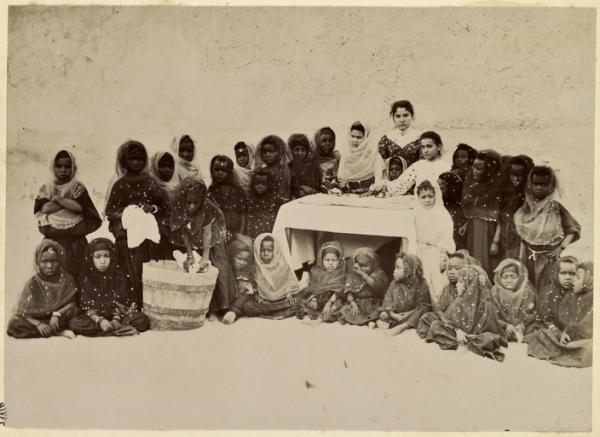 [Filles du sud algérien ?] (Photo rare)