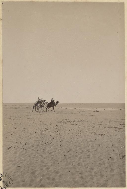 Colonne du capitaine Pujat chargé de la construction du Fort Lallemand : membres de la colonne] (Photo rare)