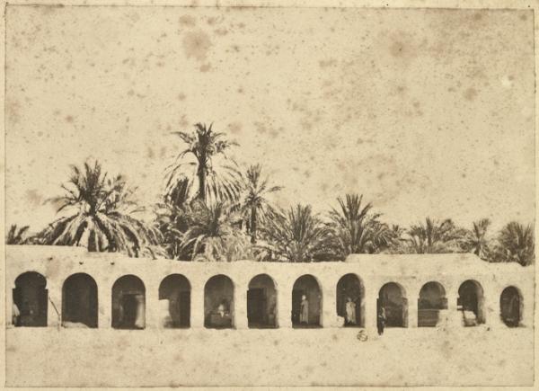 [Vue d'arcades sans doute à Touggourt] (Photo rare)