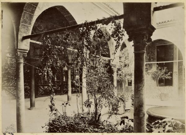 [Constantine. Jardin du palais du bey de Constantine, siège de la division militaire] (Photo rare)