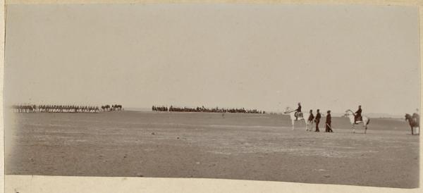 Revue pour remettre la croix de chevalier au Maréchal des logis Joly. Timimoun 1902 (Photo rare)