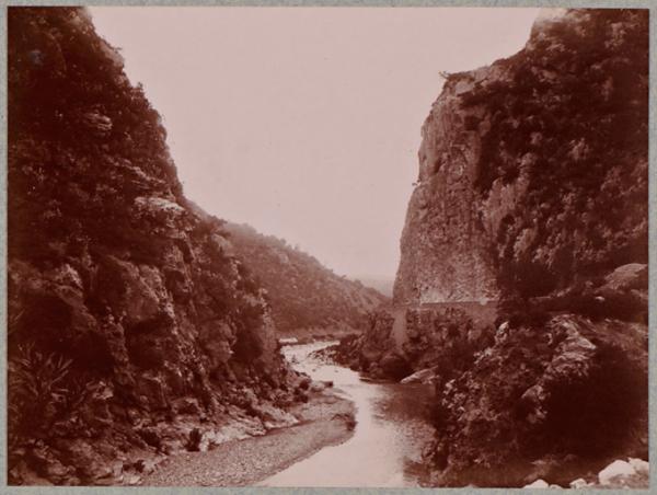 Hammam-Melouane. Sur la route d'Alger à Hammam-Melouane (Photo rare)