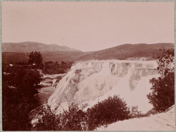 Hammam-Meskoutine. La  grande source (Photo rare)