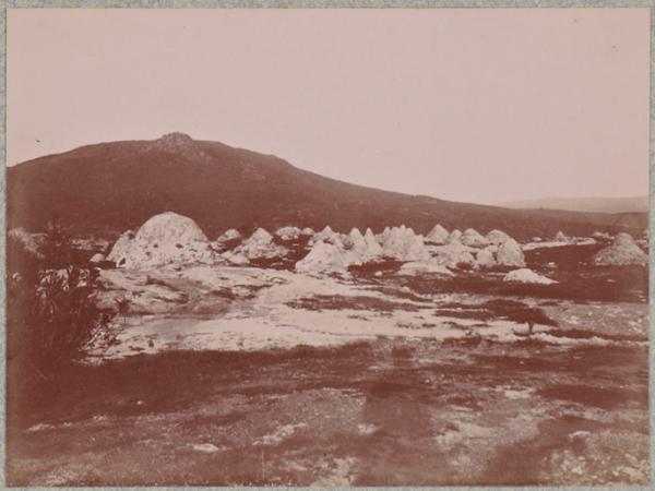 Hammam-Meskoutine. Les cônes (Photo rare)