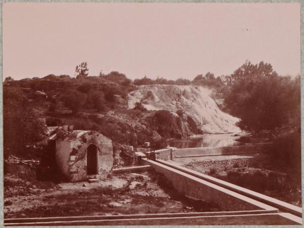 Hammam-Meskoutine. La grande source (Photo rare)
