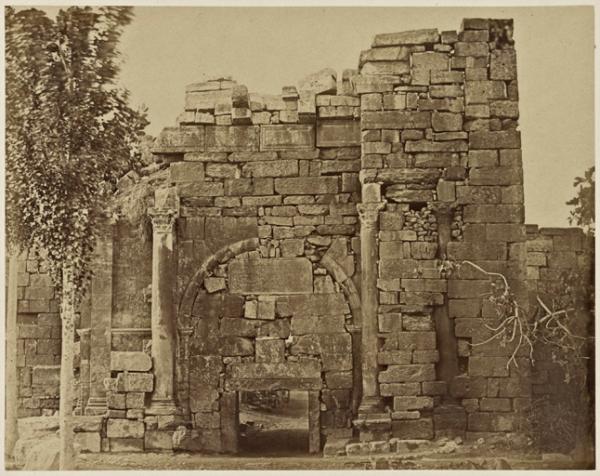 Arc de triomphe de Caracalla pris de face, hors la ville (Tebessa) (Photo rare)