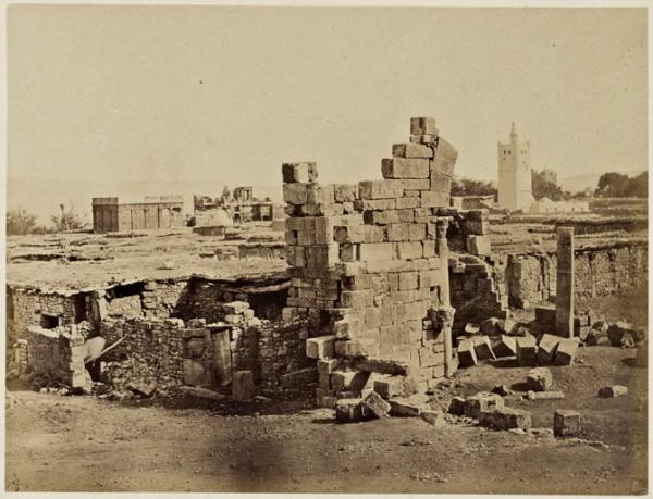 Temple de Minerve, la mosquée, l'arc de triomphe de Caracalla (Tebessa) (Photo rare)