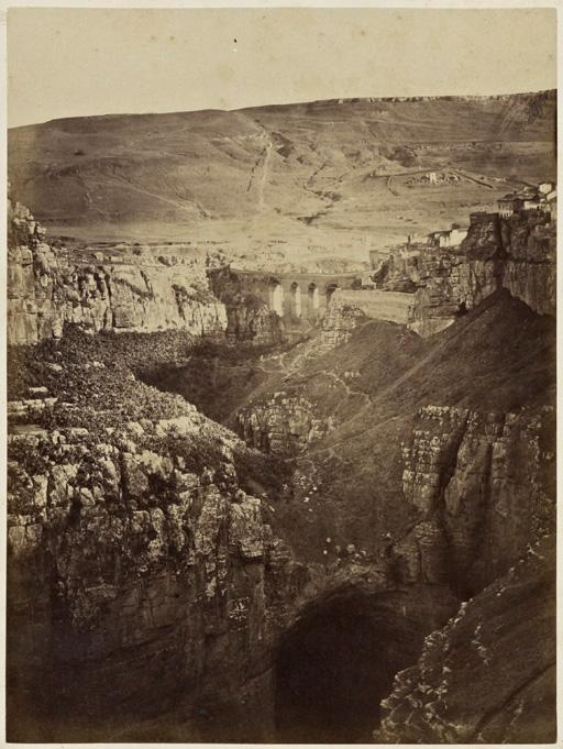 Constantine, vue prise des bords du ravin (Photo rare)
