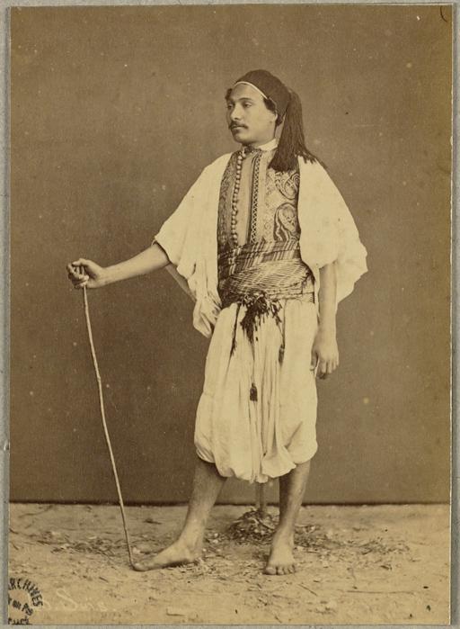 [Homme en costume] (Photo rare)