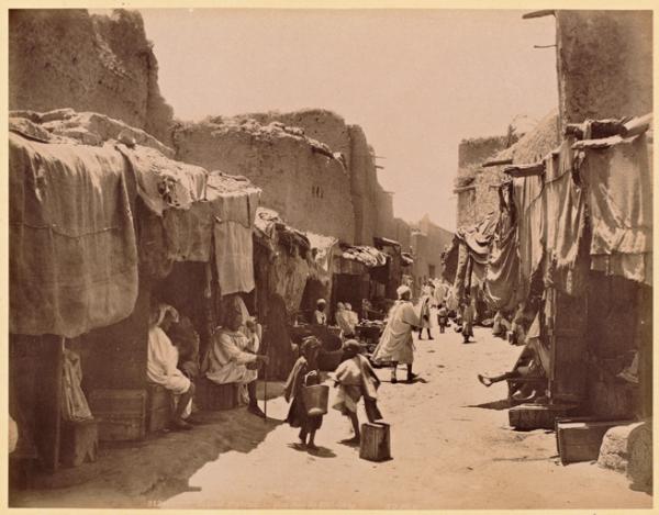 Sahara algérien. Une rue de Sidi-Okba  (Photo rare)