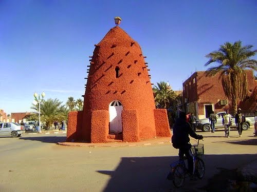 صورة لفقارة قديمة مبنيه على الطراز المعماري القديم- تيميمون