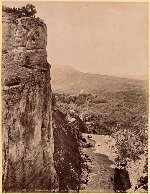 Constantine. La sortie des gorges du Rhummel, le moulin Lavie. (Photo rare)