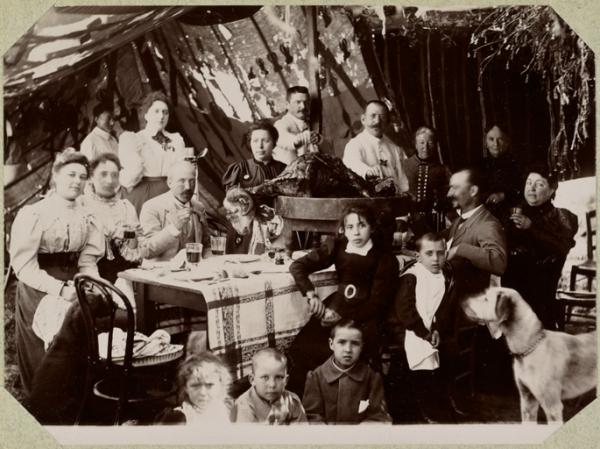 Un déjeuner chez le caïd Messaoud des Ouled el-Abbès (Photo rare)