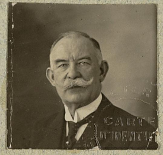 [Photographie d'identité de Jules Meyer, médecin militaire] (Photo rare)