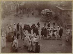 Devant l'hôtel à Tebessa (Photo rare)
