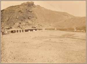 Le cimetière des Sahariens. El Goléa [Point final de la colonne du Tidikelt du commandant d'Eu : séjour du 14 au 17 mai 1900?] (Photo rare)