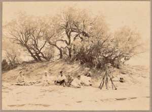 [Soldat et officier au repos] (Photo rare)