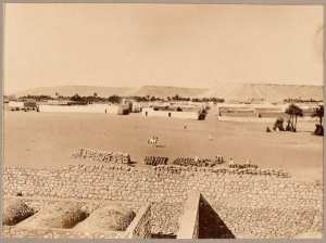 El Goléa.  [vue de l'interieur du bordj][Point final de la colonne du Tidikelt du commandant d'Eu : séjour du 14 au 17 mai 1900?] (Photo rare)