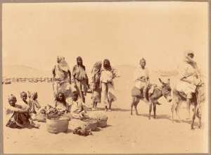 Le marché à In-Salah (naturels du Pays)  [étape de la colonne du Tidikelt du commandant d'Eu du 14 et 16 mars 1900?] (Photo rare)
