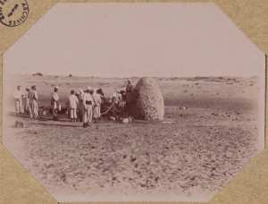 Zafrani. La distribution de l'eau (Photo rare)
