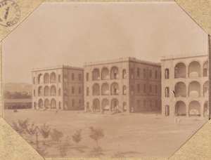 Aïn-Sefra. 1901. Les anciennes casernes (Photo rare)