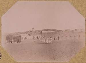 Taghit. Vue générale du ksour, à droite la redoute (Photo rare)