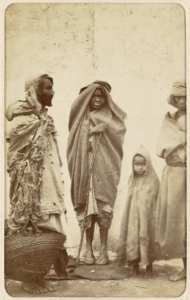 [Homme, femmes et enfant] (Photo rare)