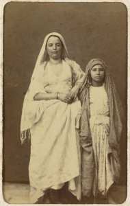 [Femme et sa servante ?] (Photo rare)