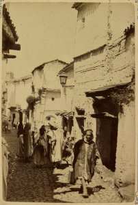 Constantine. Une rue du quartier arabe (Photo rare)