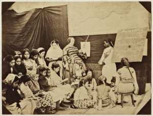 École de jeunes filles mauresques dirigée par Mme Luce  (Alger) (Photo rare)