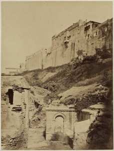 Fontaine près de la Porte-Neuve (Alger) (Photo rare)