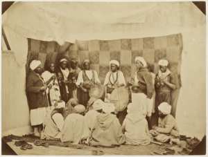 Derdeba, fête nègre, avec kérakeb et teboul  (Alger) (Photo rare)