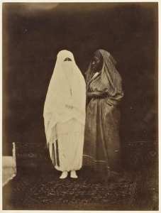 Mauresque et négresse d'Alger (costume de ville) (Photo rare)
