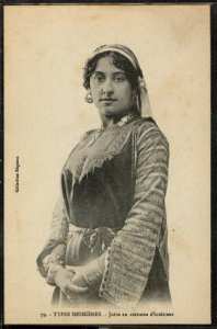 Juive d'Algerie en costume d'interieur