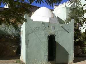 Mausolée érigé à l'endroit de la mort de Sidi Boumediene Chouaïb à Ain Takbalet