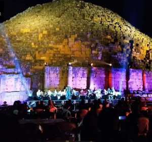 Une première : Ouverture de la pyramide de la fille de Cléopâtre à Tipaza en Algérie, avec un concert de musique médiévale.