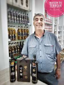 الحرفية و الاتقان جعلا السيد كيارد حميد ممثل ولاية بومرداس يتربع على المنصة الشرفية الوطنية و كدا الدولية .