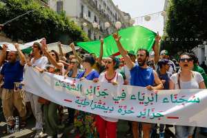 Manifestants jeunes et moins jeunes déterminés à poursuivre le Hirak #20