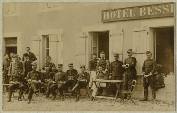 [Groupe d'officiers] (Photo rare)