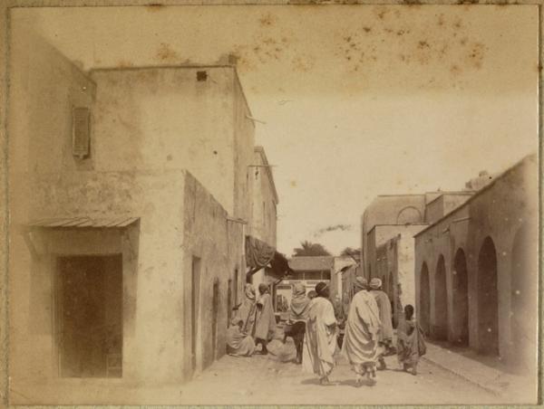 [Biskra. Une rue] (Photo rare)