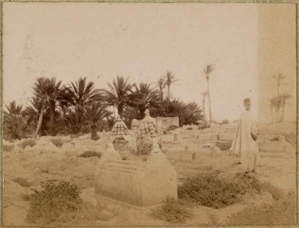 Biskra. Cimetière. Village nègre (Photo rare)