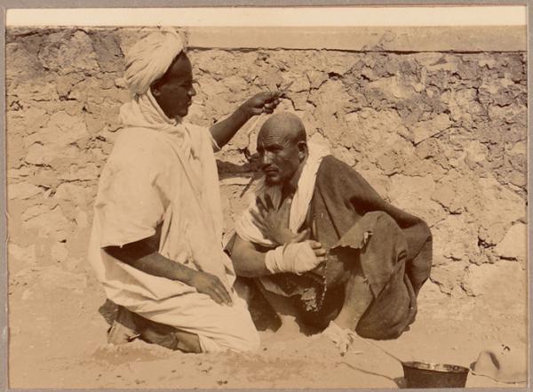 Le figaro saharien [blessé après le combat d'In Salah ou d'in Rhar ? ] (Photo rare)