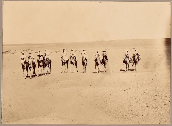Méharistes en route [Mission Flamand ?] (Photo rare)