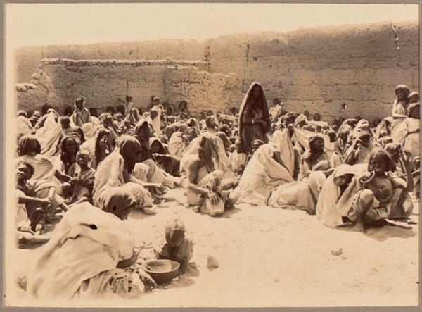 In-Rhar [Tidikelt ] après le bombardement [du 19 mars] (1900) (Photo rare)