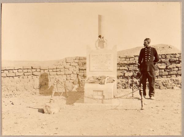 Morts au champ d'honneur [tombe du sous-lieutenant Victor Collot (1871-1896) tué le 31 octobre 1896 par des Chaambas. (Photo rare)